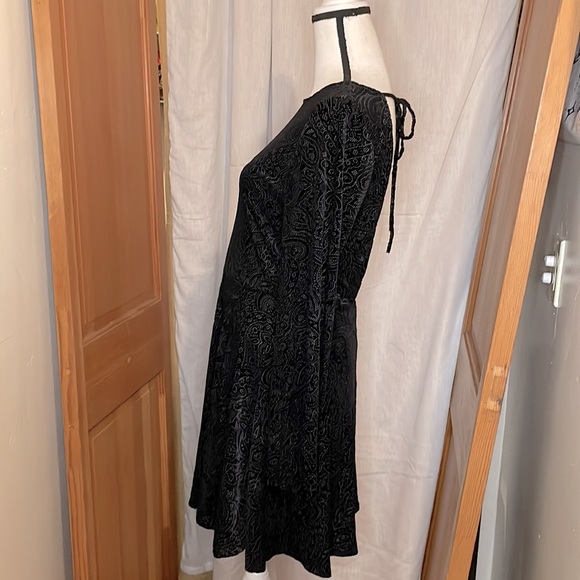 Ecoté black velvet backless dress size L - Picture 3 of 5